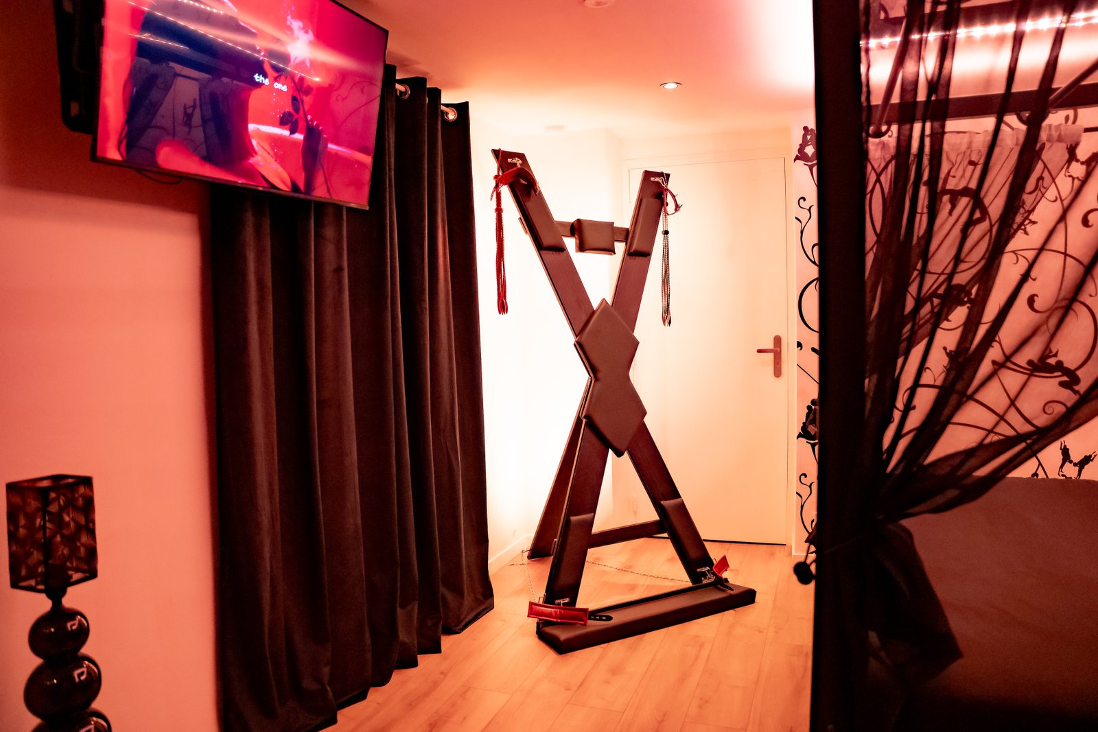 Croix de Saint-André Suite Kinky — lâcher-prise en couple