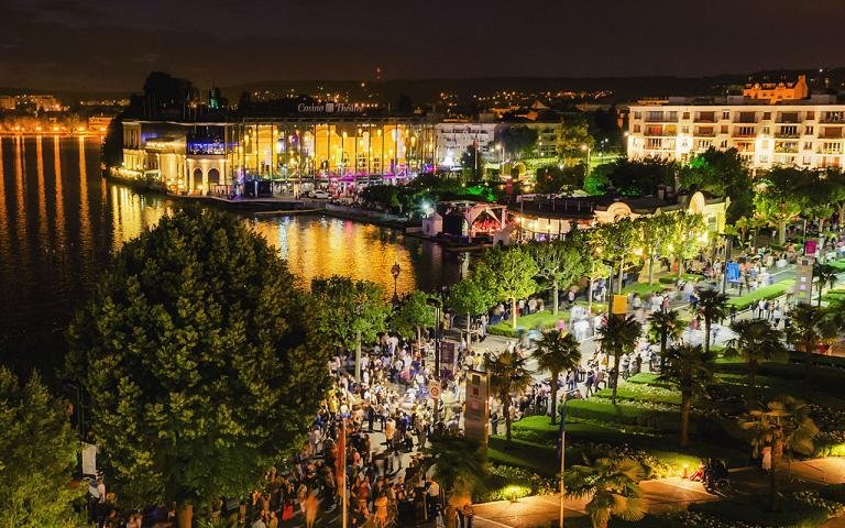 Jetée d'Enghien en soirée — cadre romantique Val d'Oise