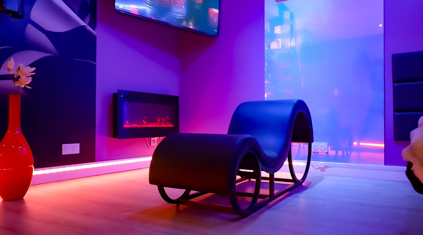 Sofa tantrique love room BDSM Paris Enghien — vue complète